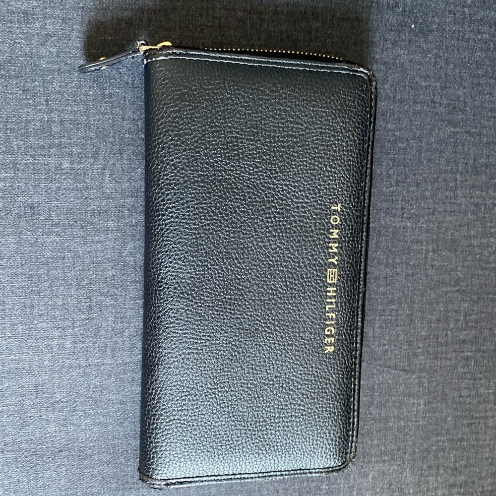 Tommy Hilfiger Pebbled Leather Large Continental Zip Wallet Zip Around Black